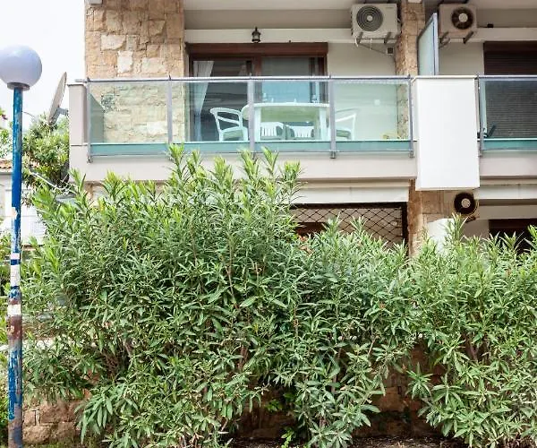 Sea Side Valentina Hanioti