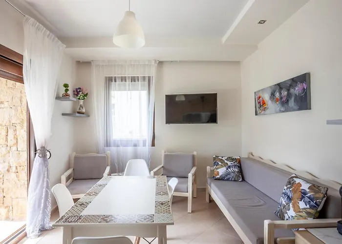 Sea Side Valentina Hanioti